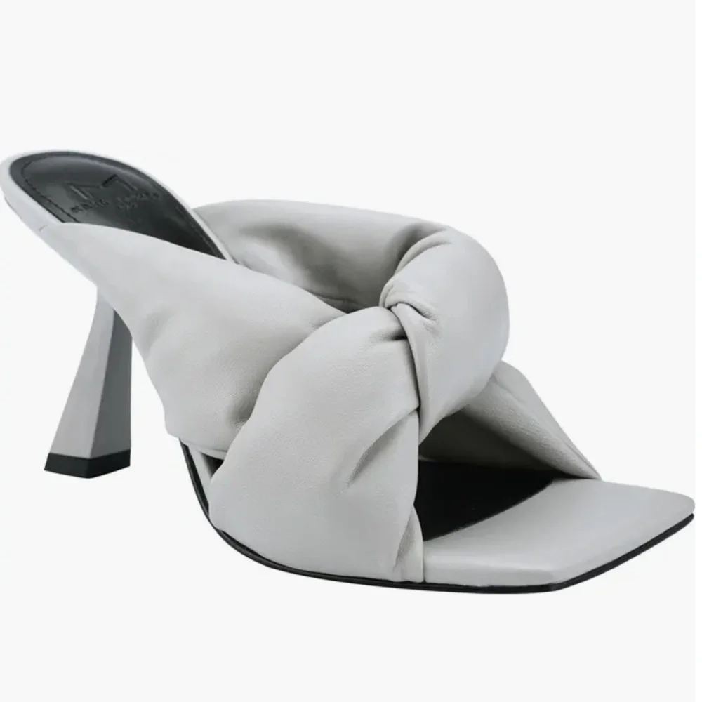 🆕MARC FISHER Womens Light Gray Dellian Square Toe Slip On Leather Heeled Sandal